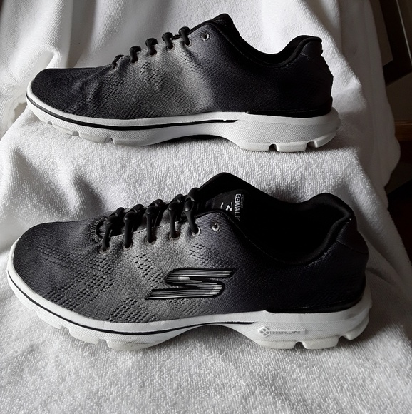 Skechers Shoes - Skechers GoWalk sneakers😀😀😀
